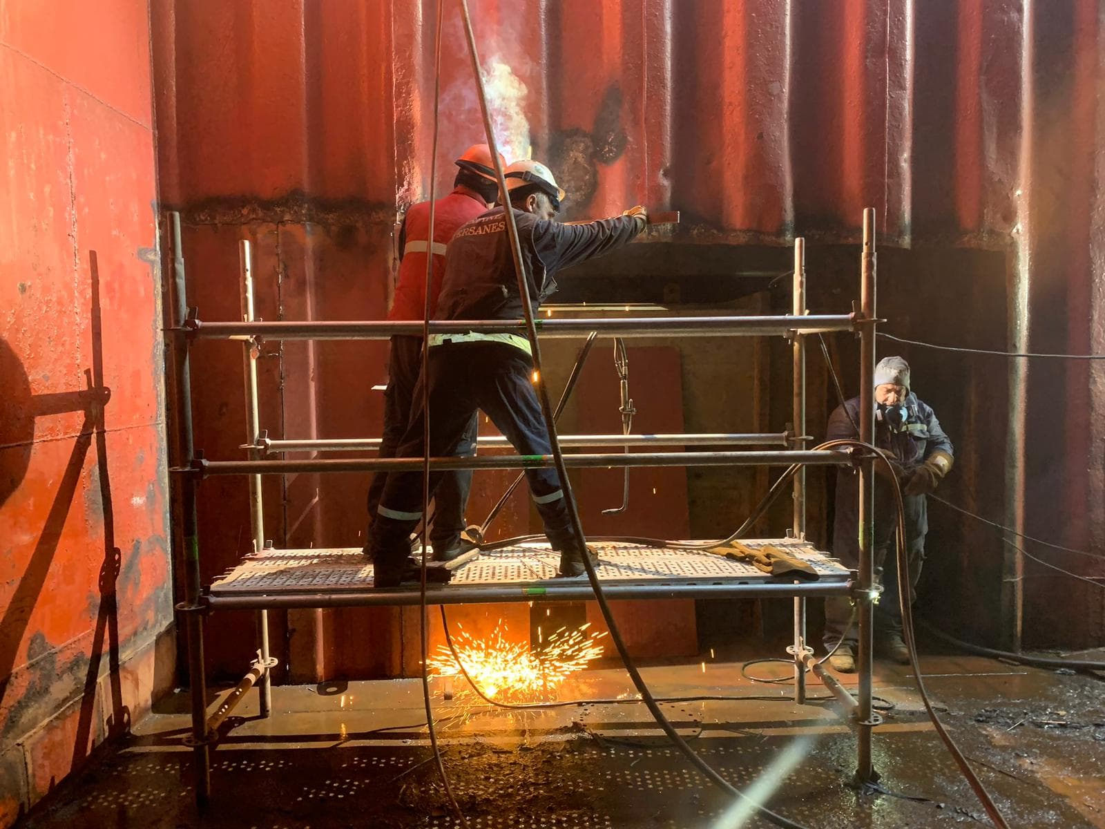 Liman ve tersane havuzunda gemi altı bakım ve pervane şaft kontrolleri